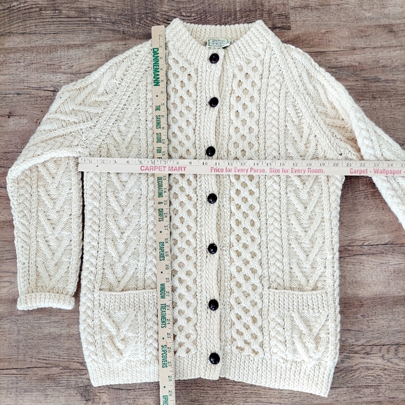 Vintage Gaeltarra Cardigan Made in Ireland Cream Sz 40 - Picture 8 of 10
